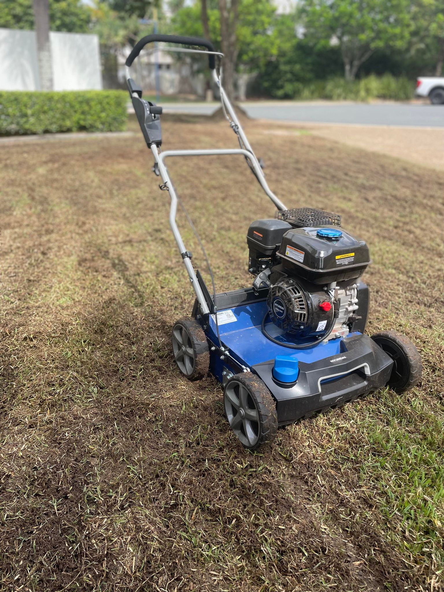 Hyundai Petrol Lawn Scarifier & Aerator 2-in-1 – 212cc Engine, 400mm Width, 45L Catcher. (HYSC210) - Image 10