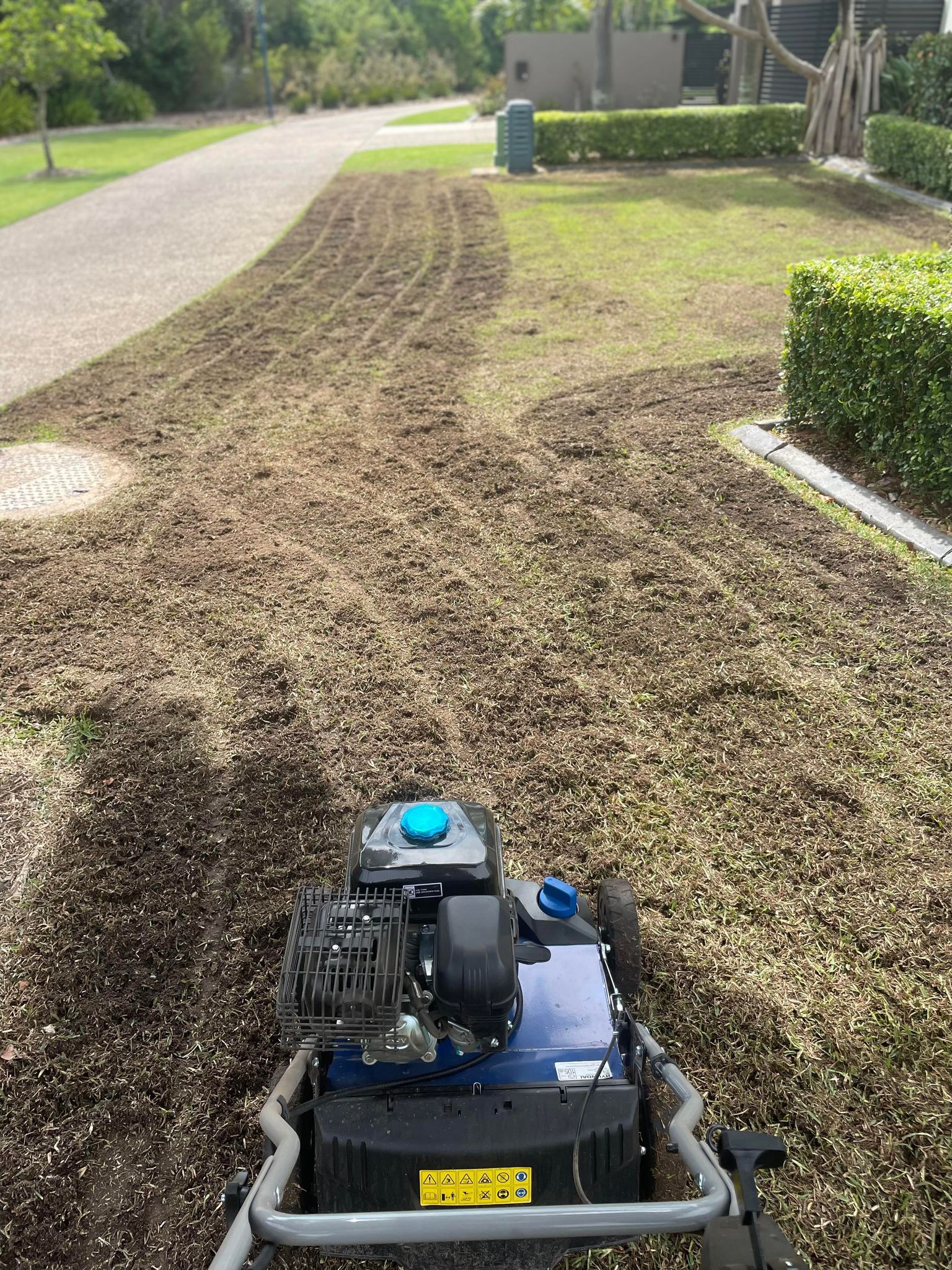 Hyundai Petrol Lawn Scarifier & Aerator 2-in-1 – 212cc Engine, 400mm Width, 45L Catcher. (HYSC210) - Image 11