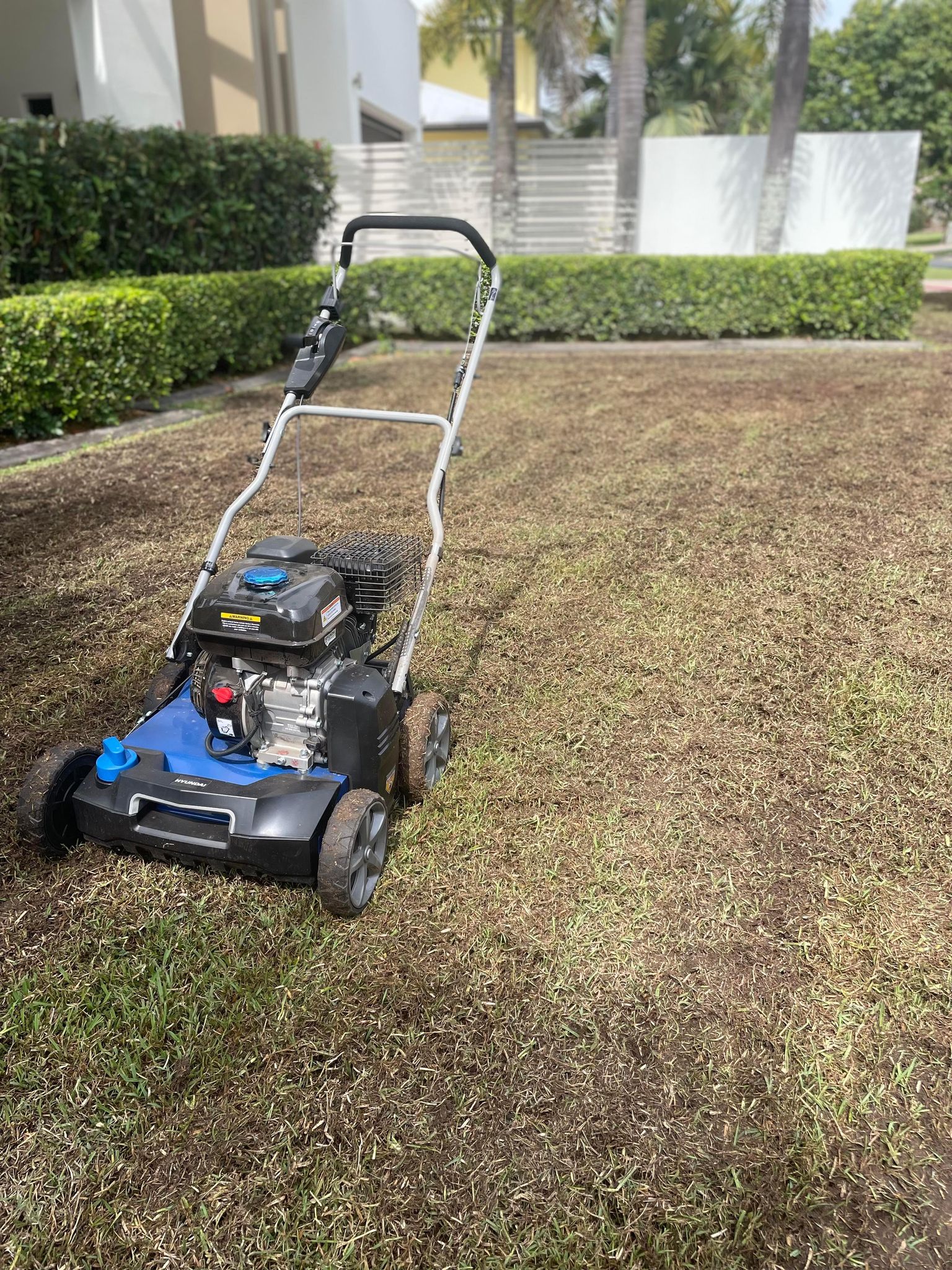 Hyundai Petrol Lawn Scarifier & Aerator 2-in-1 – 212cc Engine, 400mm Width, 45L Catcher. (HYSC210) - Image 9